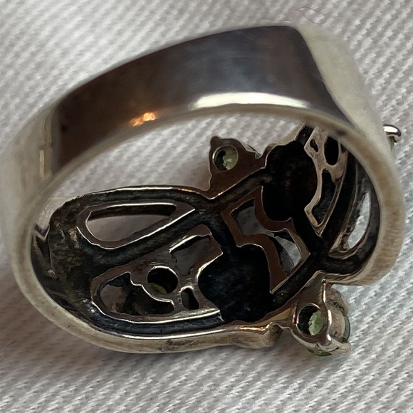 Silver vine leaf and Peridot ring - Picture 8 of 12